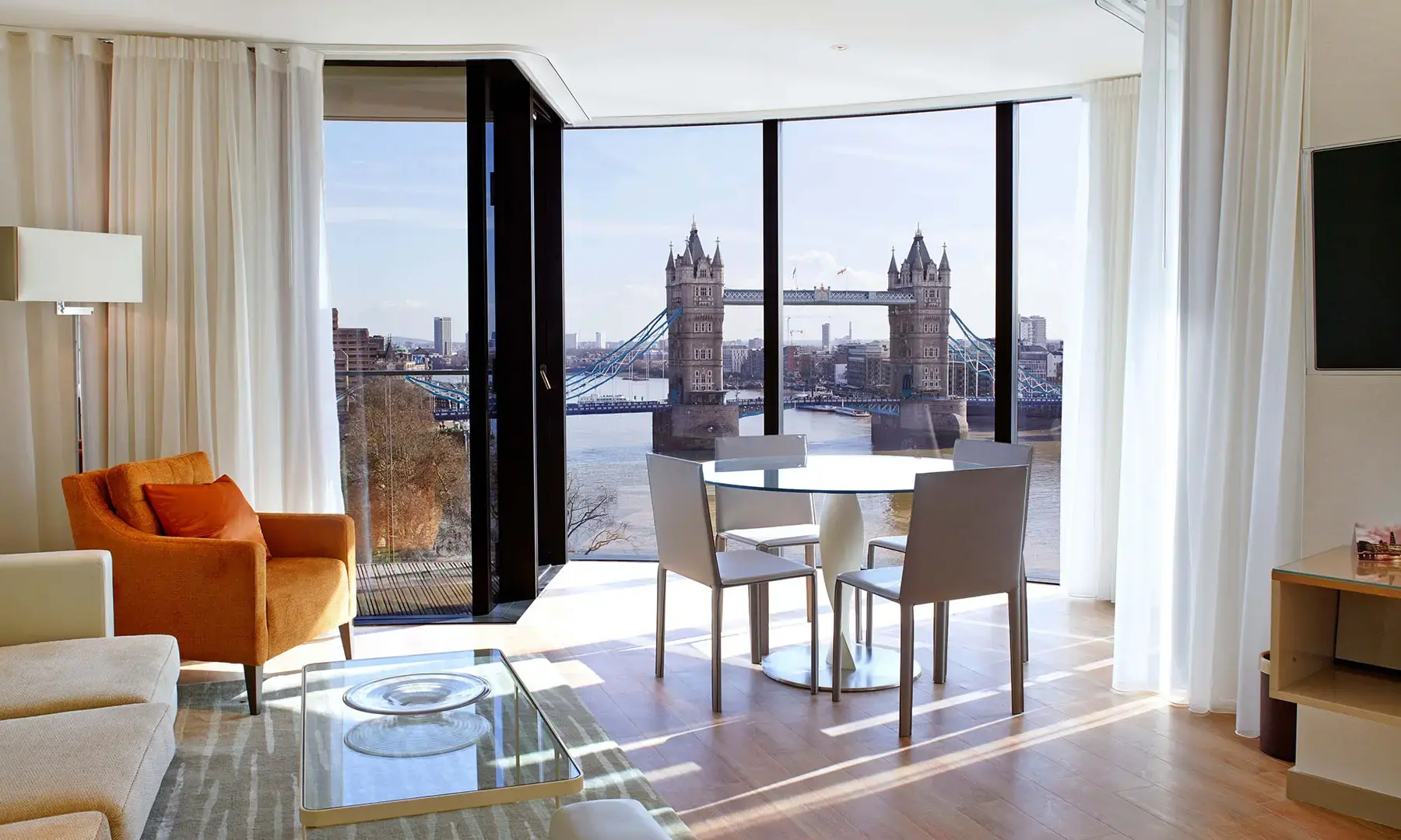 Riverside Elegance in London Bridge